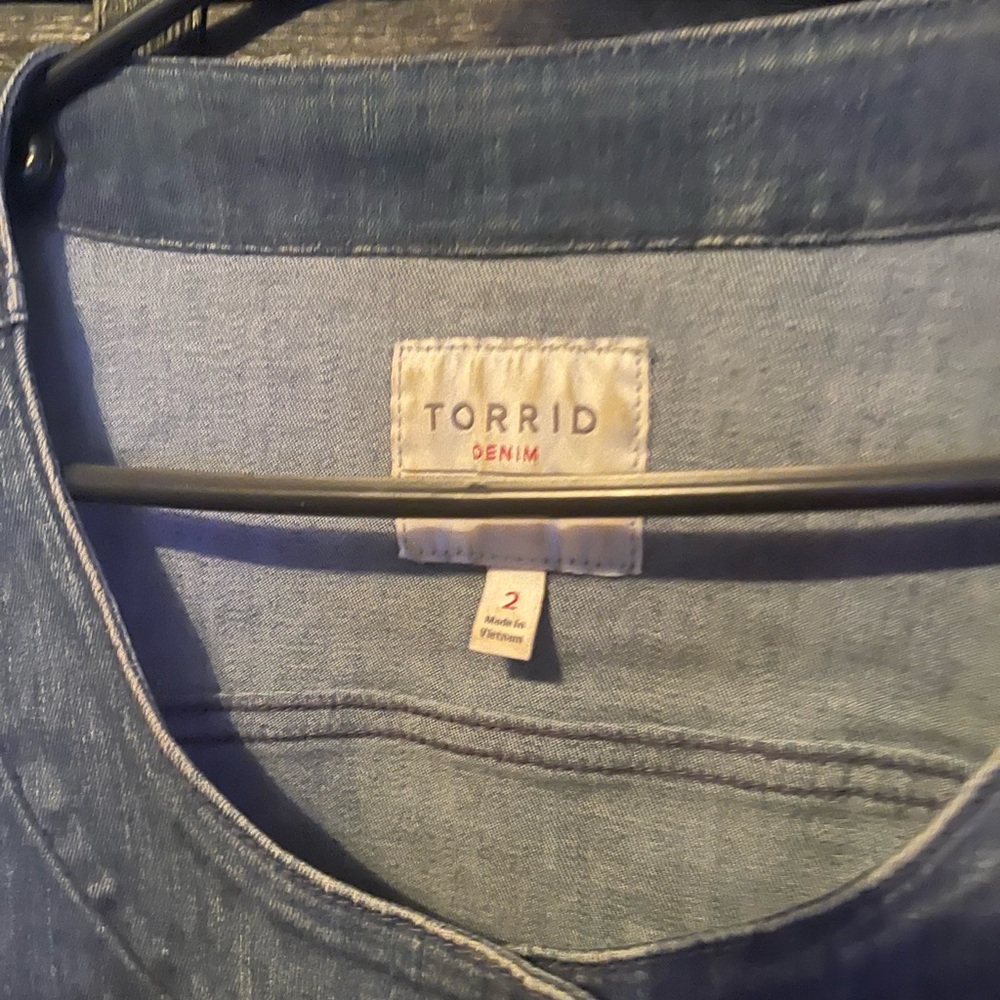Torrid cropped jean jacket !